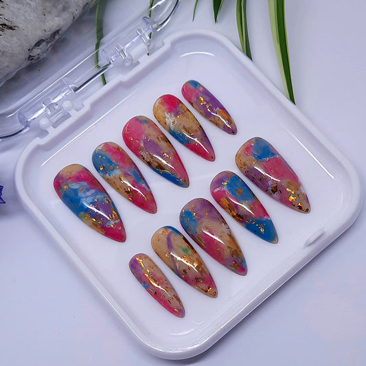 A stunning set of abstract press on nails in beautiful colours and gold foil. Finished with a glossy top coat.
