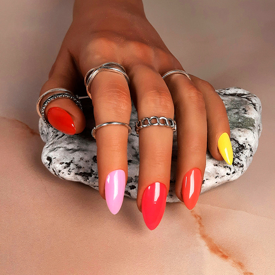 a one size fits all set of hand made press on nails in a mix of hot and cold colours. 20 nails in the set