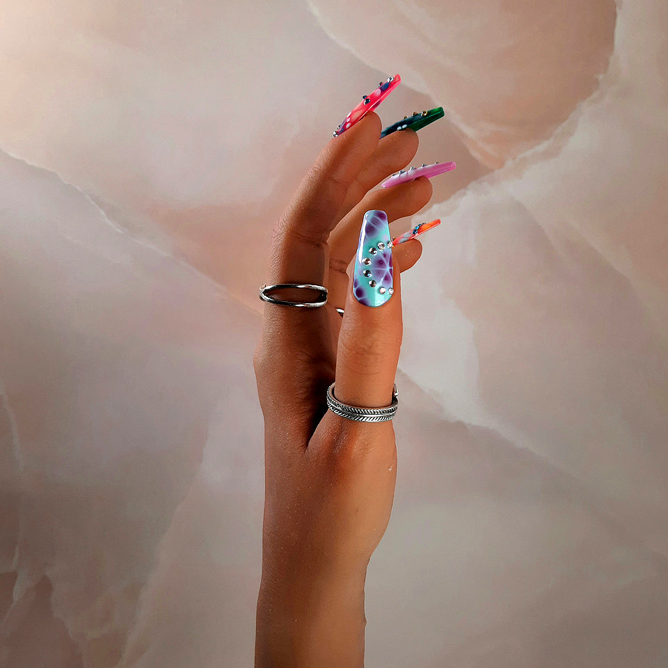 full set of 22 nails in this colourful one size fits all press on nails set