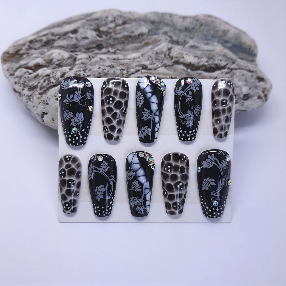 Beautiful Black & White Press On Nails