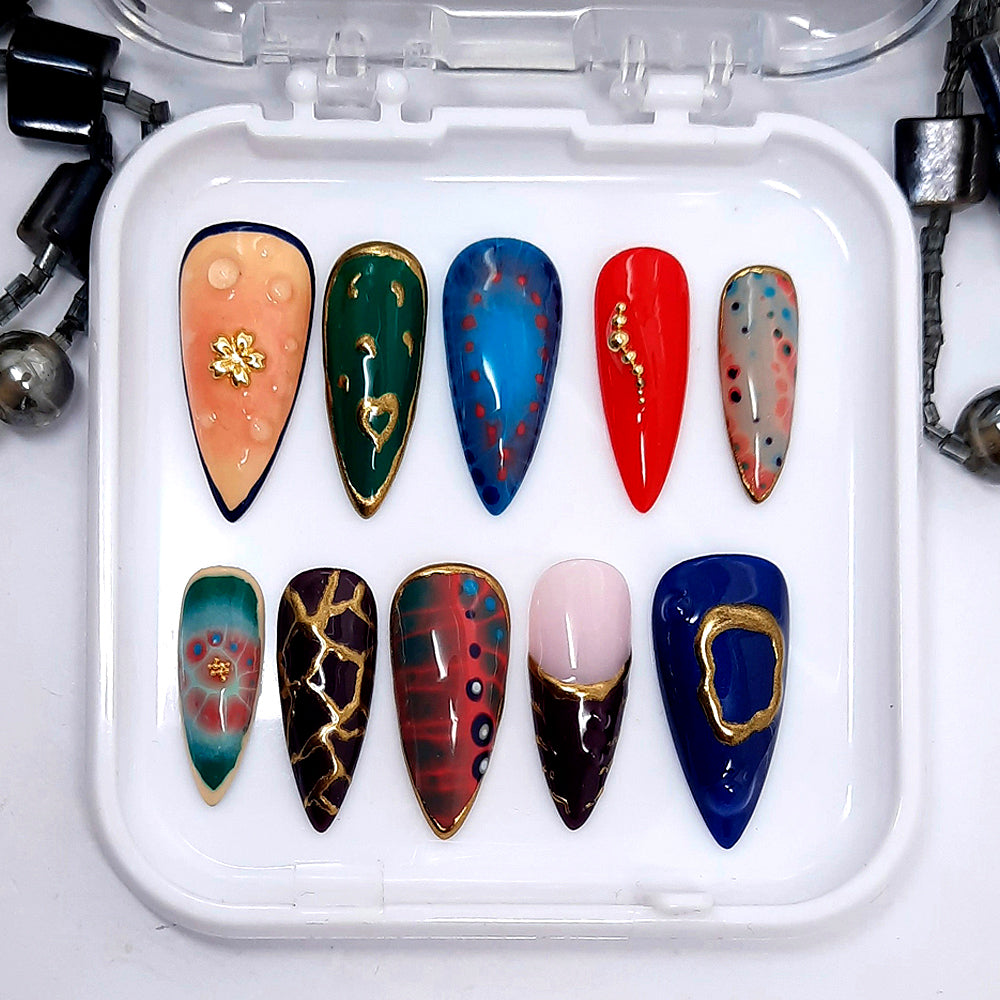 Gorgeous freestyle press on nails in a mix of colours, with blooming designs, gold chrome, a 3D gold flower and some gold beads. Finished in gloss top coat.