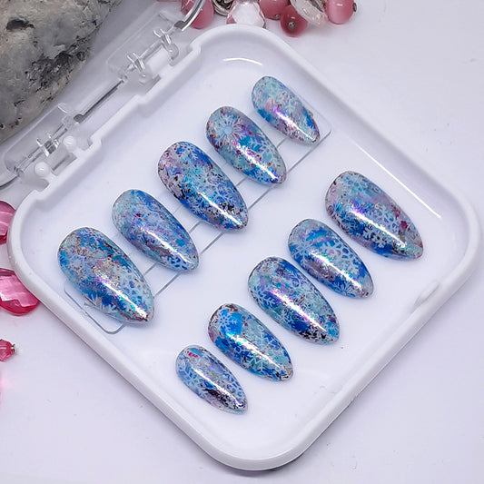 shimmering Christmas snowflake press on nails