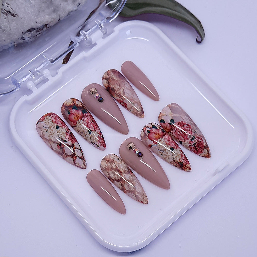 Gorgeous press ons with snakeskin, flowers, and crystals. Finished with a glossy top coat.